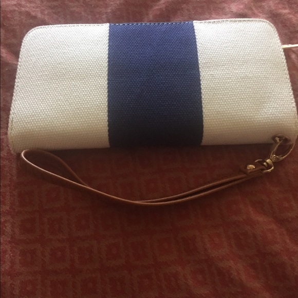 Tracy Zhou wallet with wrist strap - Picture 3 of 8